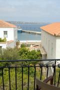 Βρίσκεται σε απόσταση 80 μ. από το κεντρικό λιμάνι, σε ήσυχο και όμορφο περιβάλλον. Αποτελείται από 12 δωμάτια με μπάνιο, ψυγείο, air - condition, τηλεόραση και μπαλκόνια με όμορφη θέα προς τη θάλασσα.
Η καθημερινή καθαριότητα, η ποιοτική εξυπγρέτηση και οι χαμηλές μαε τιμές σας βοηθούν να έχετε μαζί μας αξέχαστες διακοπές.